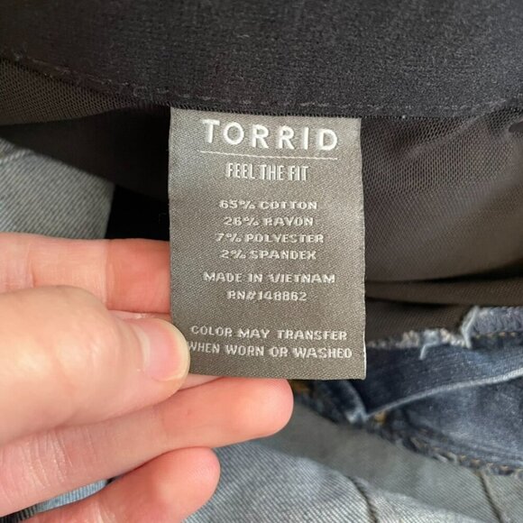 NWOT TORRID Plus Size Bombshell Skinny Premium Stretch High Rise Destructed Jean - Picture 12 of 16